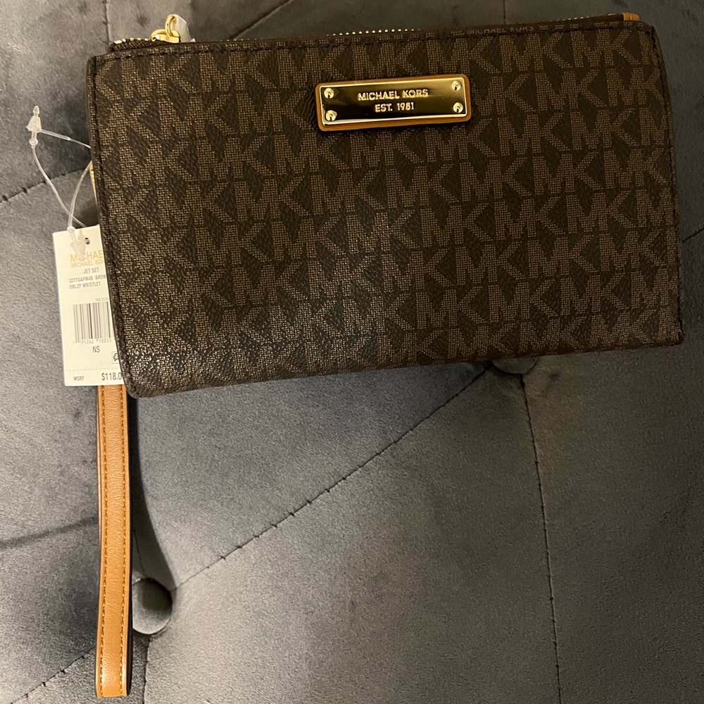 MICHAEL
MICHAEL KORS
JET SET
32T7GAFW4B BROWN SIGNATURE 
DOUBLE ZIP WRISTLET